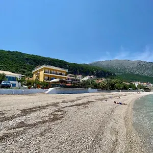 rezervați aici