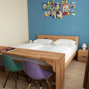 3* בית הארחה A Und A