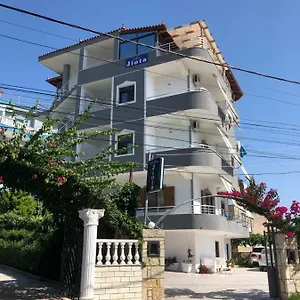rezervați aici