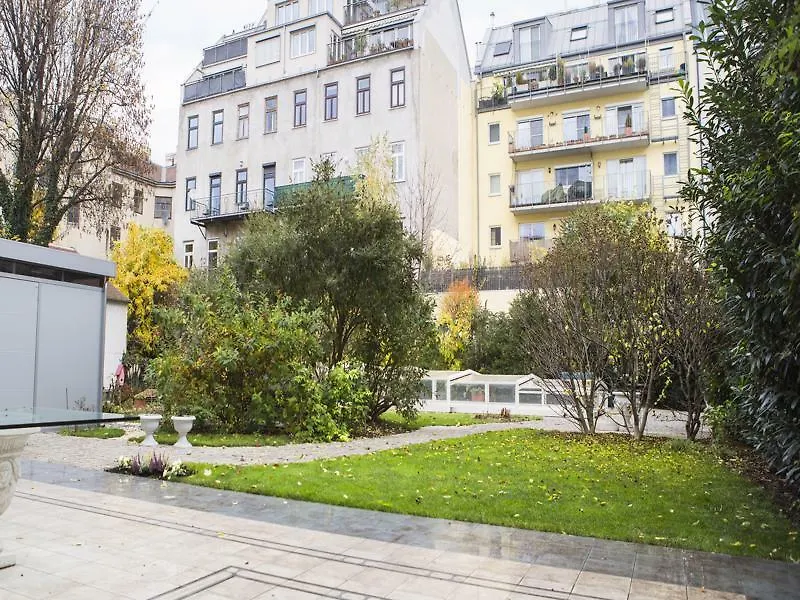Residenz Donaucity Вена 3*,
